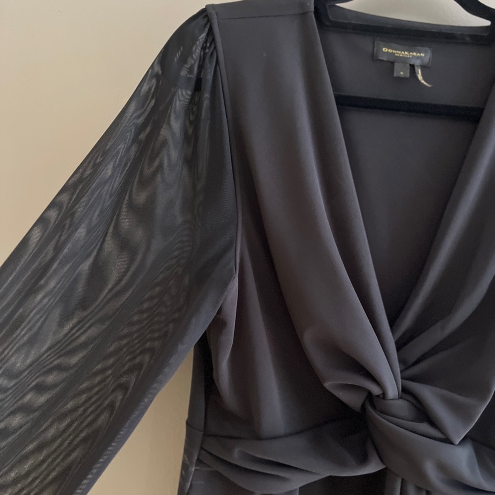 Donna Karan Front Twist Rushed Top, Size L - Picture 2 of 6